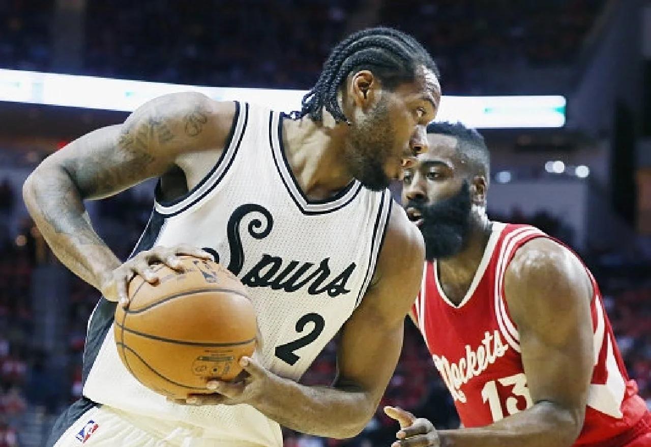 达成巴萨一线队百场里程碑，费尔明获赠纪念球衣（费尔明达成巴萨一线队第100场，获赠纪念球衣）