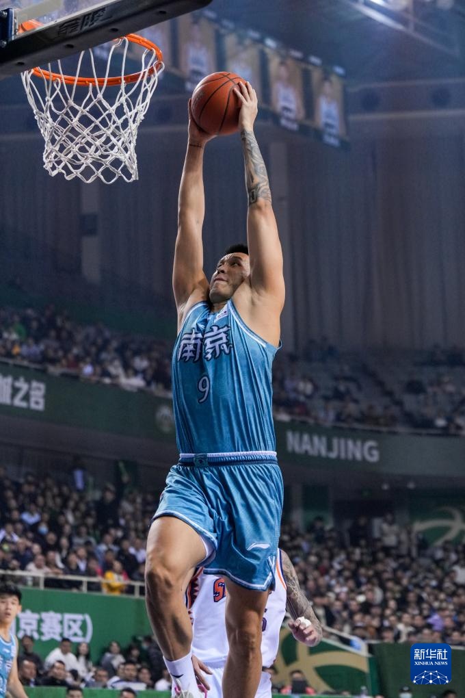 伦敦奥运马术冠军与爱驹双双安乐死，二十余年相伴征服世界赛场（相伴二十余年征战世界：伦敦奥运马术冠军与座骑相继安乐离世）