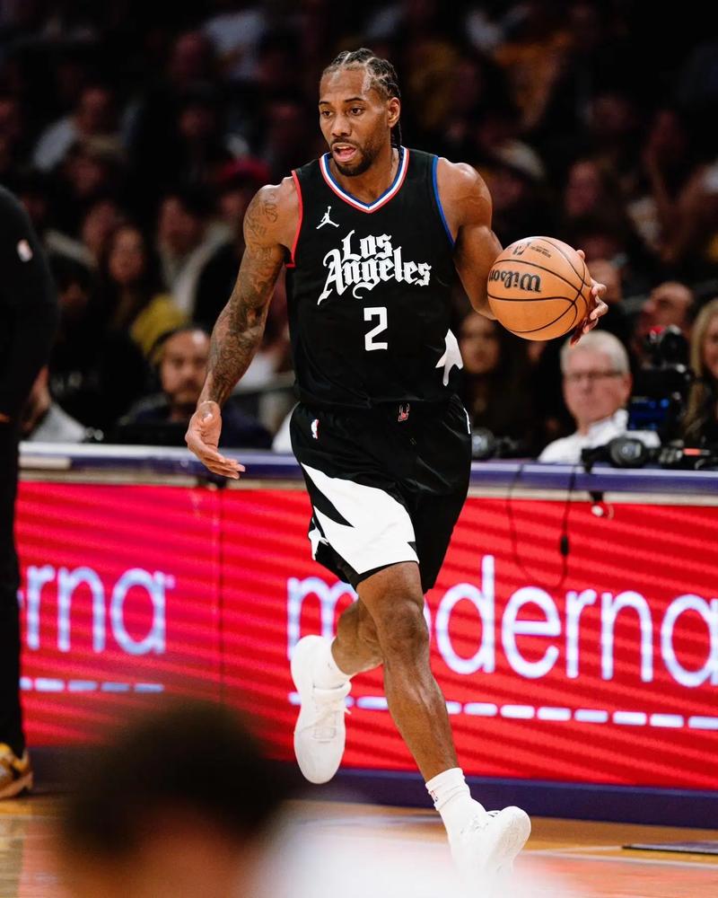 中超：武汉三镇2-0战胜上海申花（中超战报：武汉三镇2比0击败上海申花）