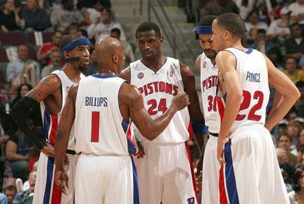 杜锋愣头青！杜润旺张文逸上场攻守全崩仍坚持用，真不打算弃用？（杜锋真倔？杜润旺、张文逸上场攻防拉跨仍被坚持使用，真不准备弃用吗？）