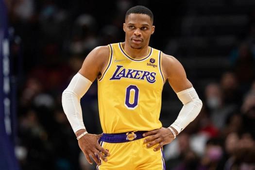 NBA交易市场最新动态：火箭完成签约,（NBA交易市场新进展：火箭敲定签约）