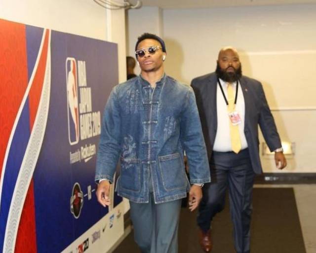 德天空：皇马有意法鹰后卫布朗，近期已派球探考察球员（德天空：皇马相中尼斯后卫布朗，近期已派球探实地考察）