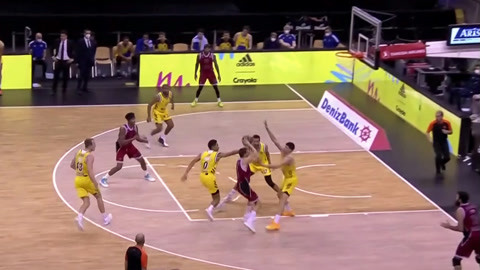 斯帕莱蒂：球员们脸上不再是满足的表情，而是更加放松的表情（斯帕莱蒂：球员们脸上的满足已褪去，取而代之的是更放松的神情）